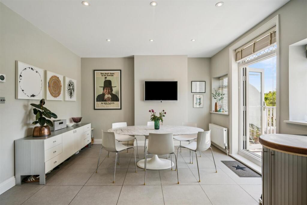 Apartment in London - View 5