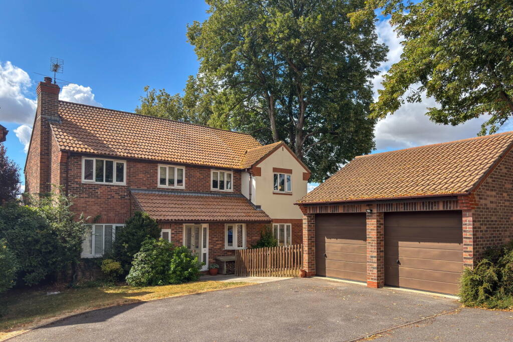 5-bed detached on Orchard Close, Alresford, SO24 , £925,000