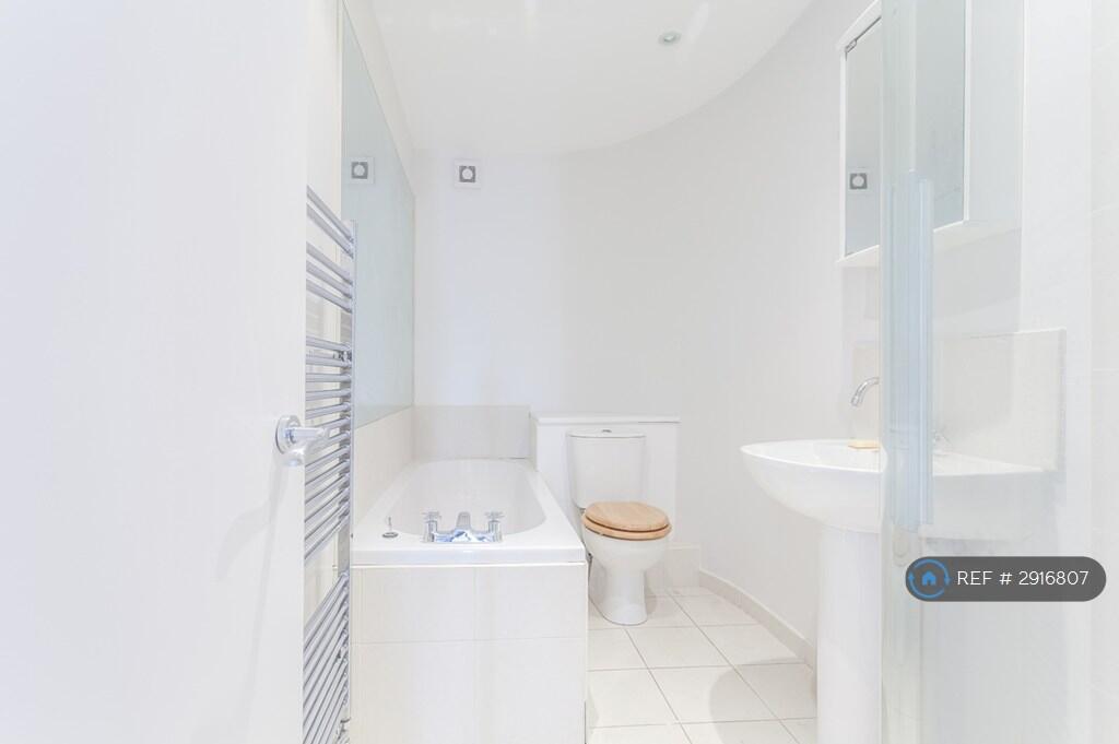 2 bedroom maisonette for rent