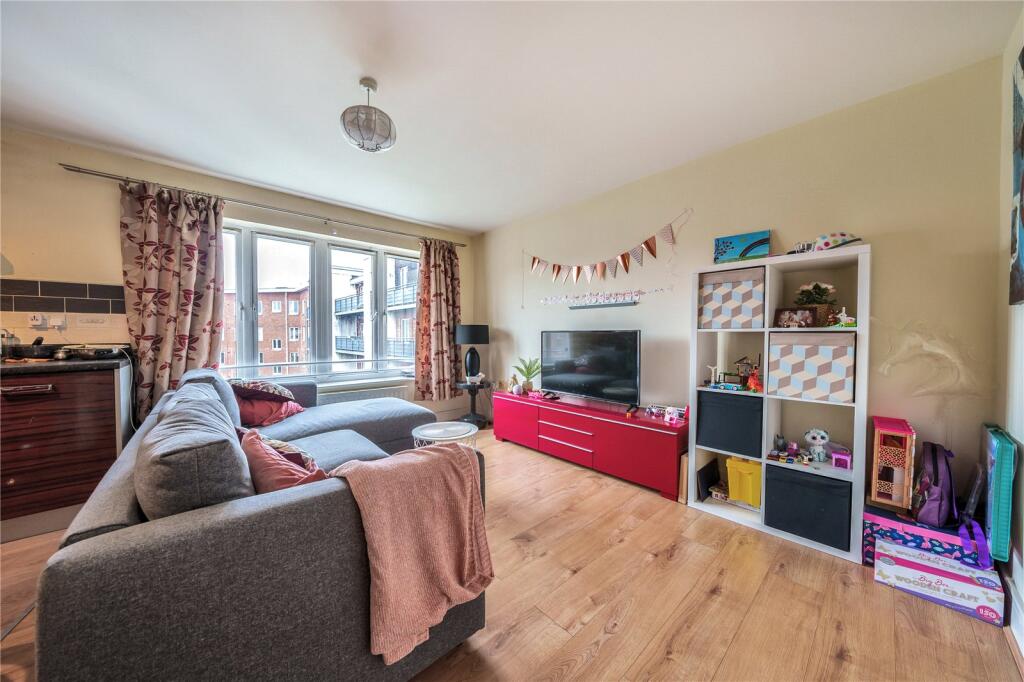 Apartment in Slough - View 3