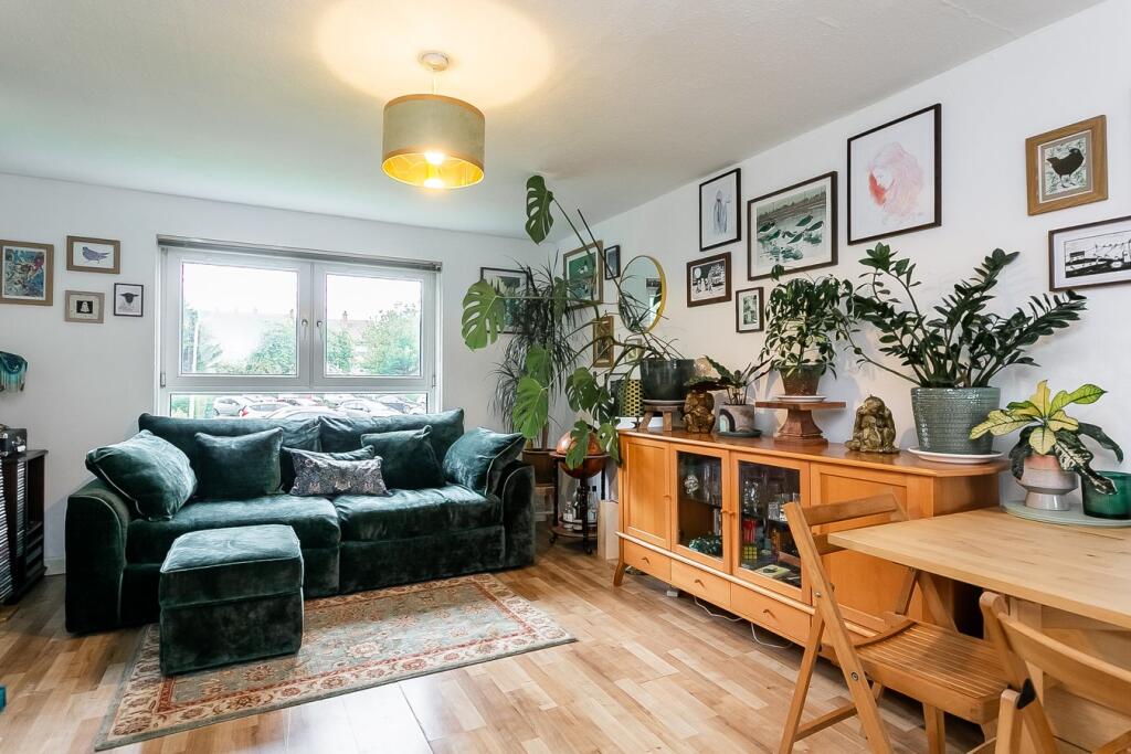 Apartment in Edinburgh, Brunstane - View 2
