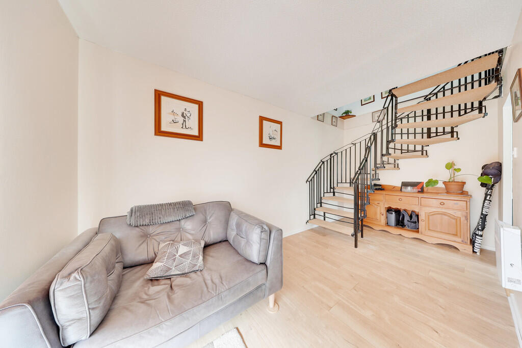 House in Bromley - More
