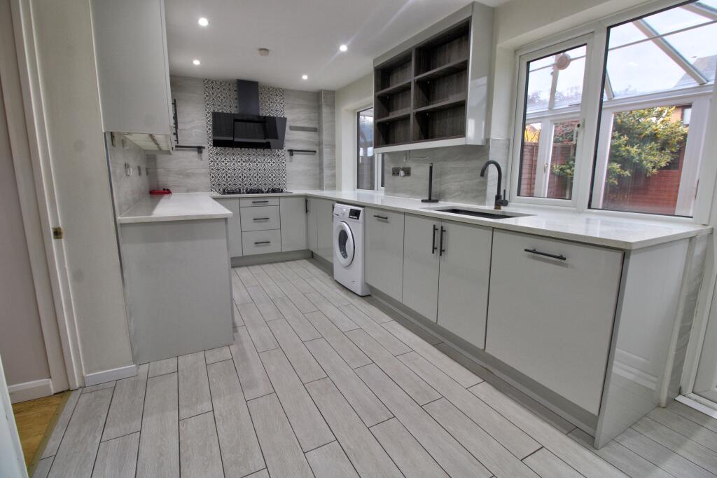 Hanbury Drive, Reading, RG31 - View 3
