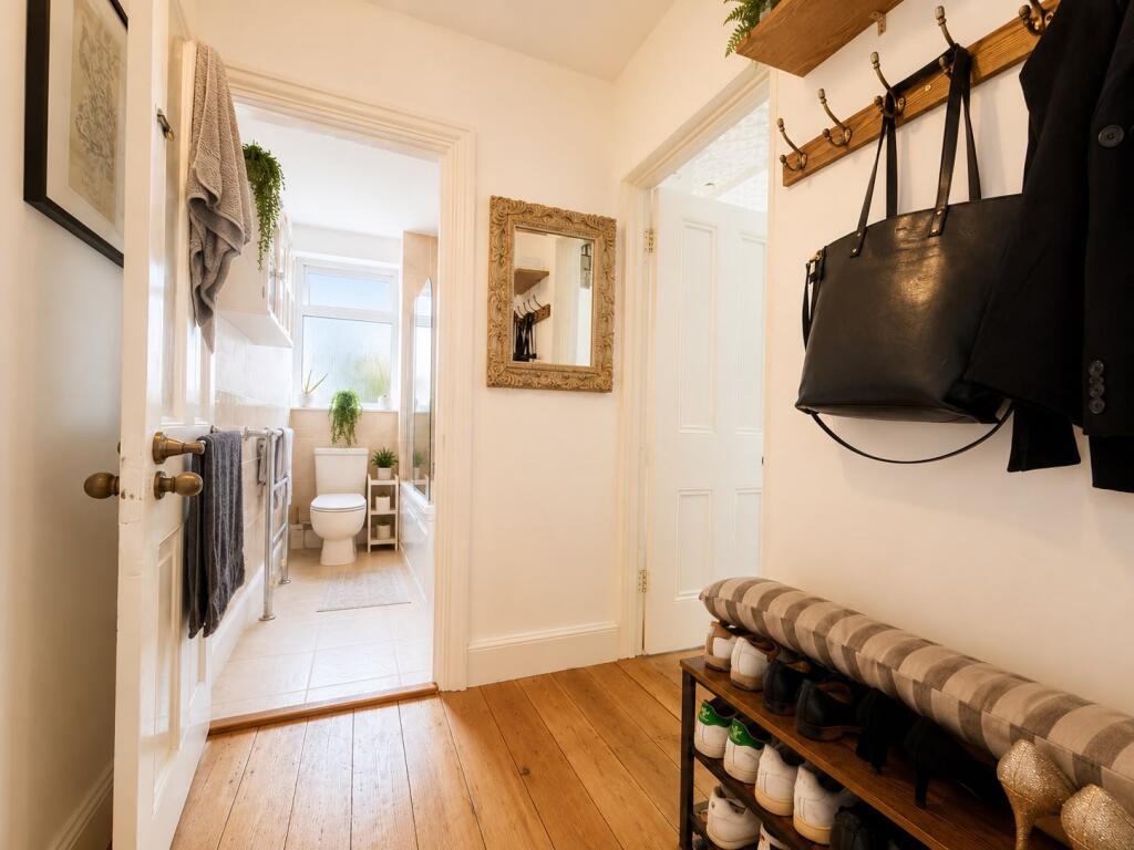 Apartment in Hampton - View 5