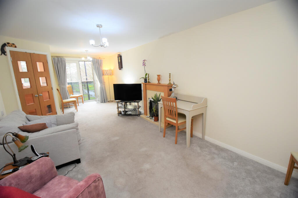 Oakfield Court, Crofts Bank Road, Urmston M41 photo 2
