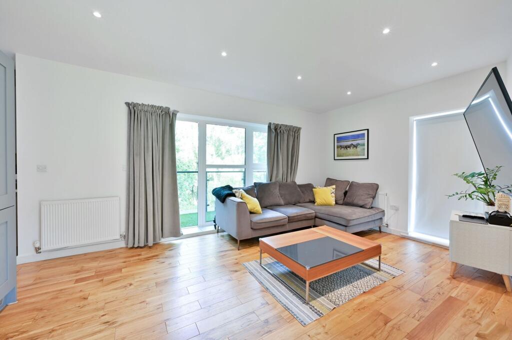 Apartment in London - More