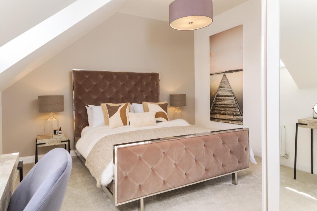 House in Wroughton, Swindon - More