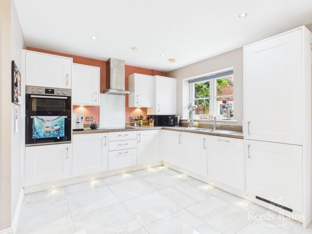 House in Osgodby, Middle Deepdale, Eastfield - View 4