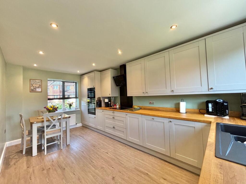 House in Mansfield, Nottinghamshire - More