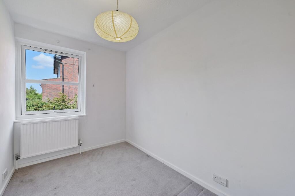 Apartment in Windsor - More