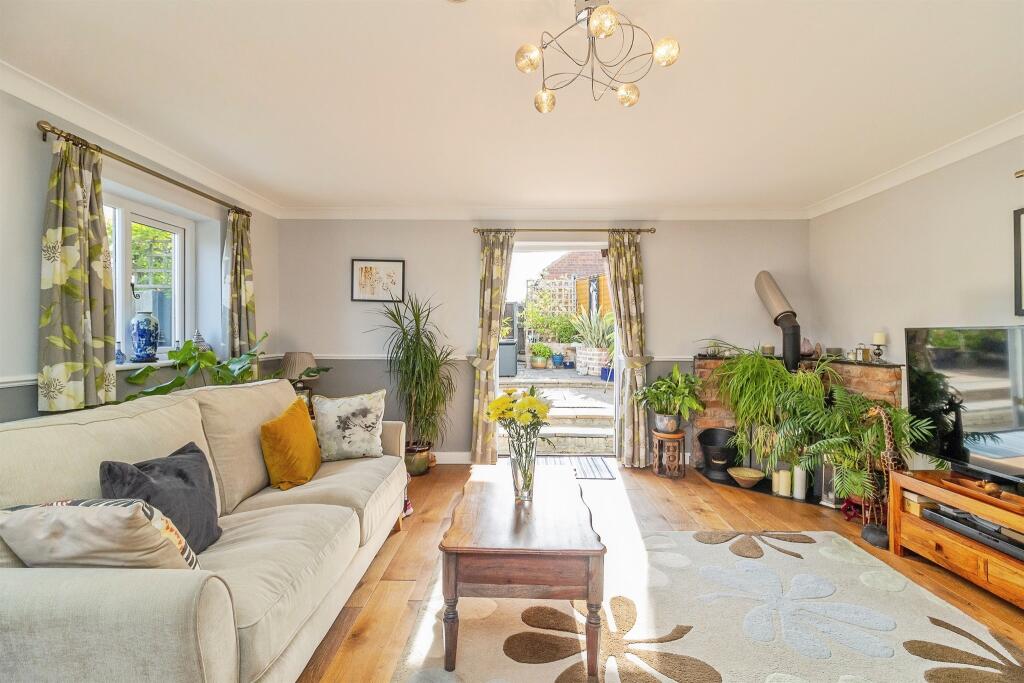 House in Houghton Conquest, Central Bedfordshire - View 4