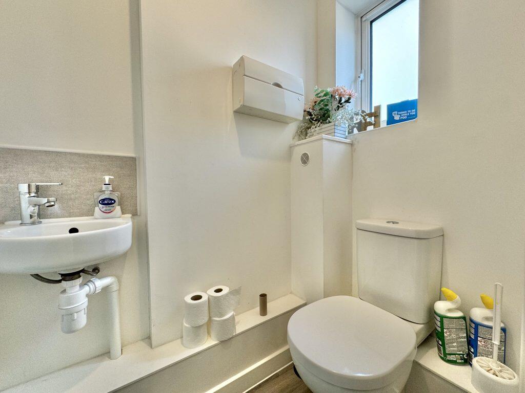 Lapwing Close, Yeovil, Somerset, BA22 photo 4