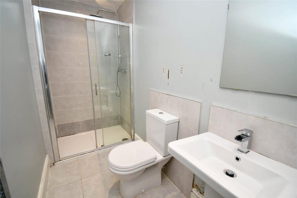 Apartment in Birkenhead, Lower Tranmere - View 5