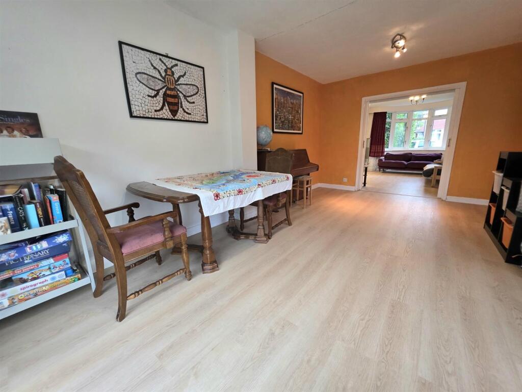 New Hall Avenue, Heald Green photo 3