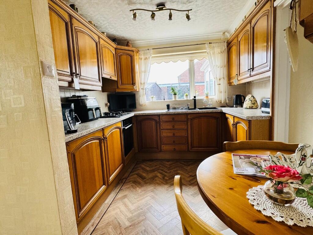 Cotswold Drive, Redcar, North Yorkshire, TS10 photo 2