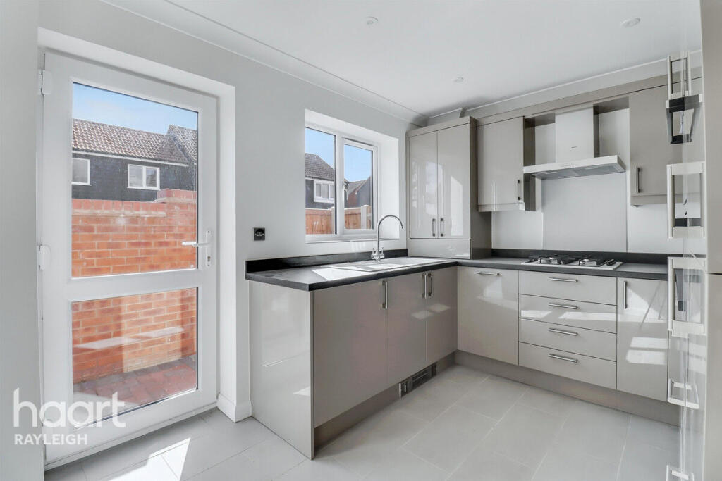 Fairview Crescent, Rayleigh photo 4