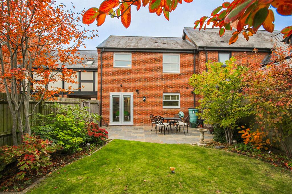 3-bed semi-detached on Woodpecker Close, Great Barford, Bedford, Bedfordshire, MK44, £400,000