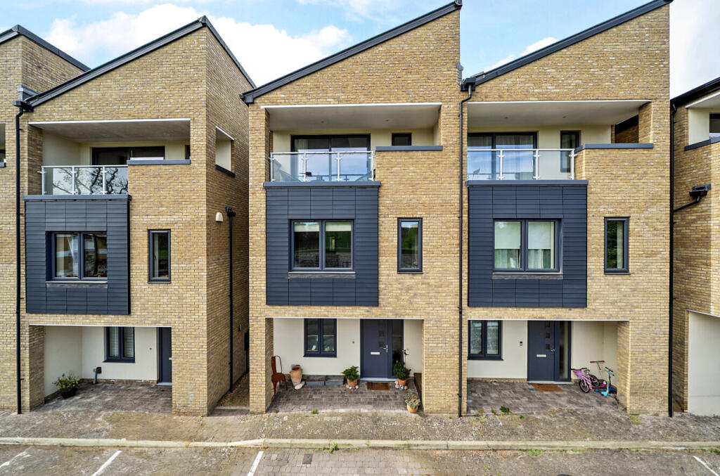 Main image of property: Green View, Woking, Surrey, GU22
