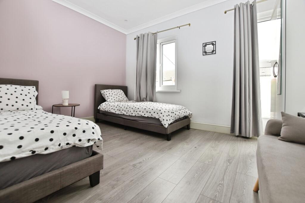 House in Hull - View 5