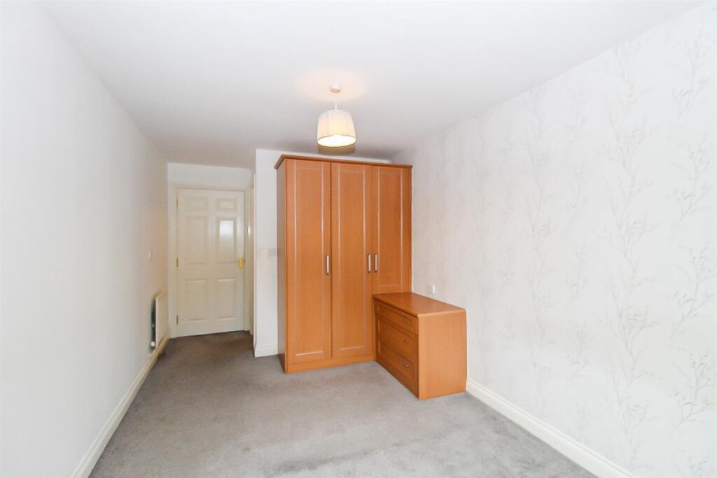 Apartment in Wakefield, West Yorkshire - More