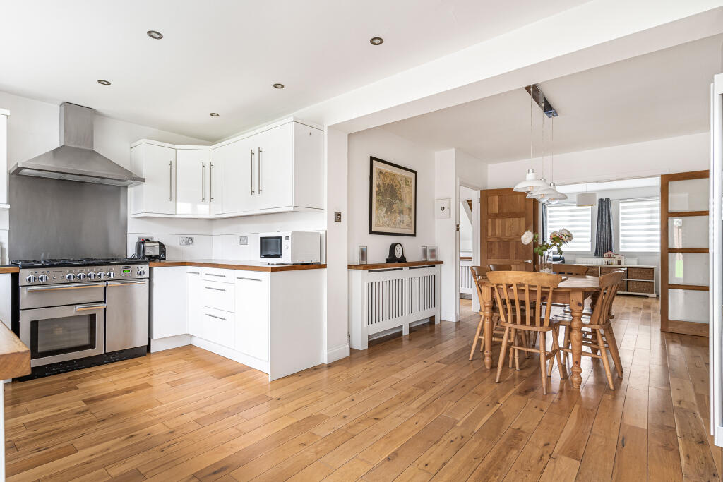 House in Welwyn Hatfield, Hertfordshire - View 2