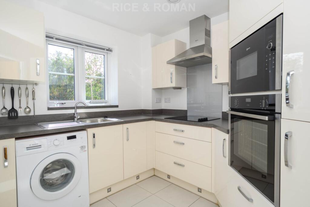 Apartment in Kingston upon Thames - More