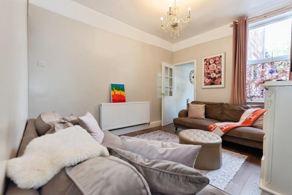 House in Birmingham, West Midlands - More