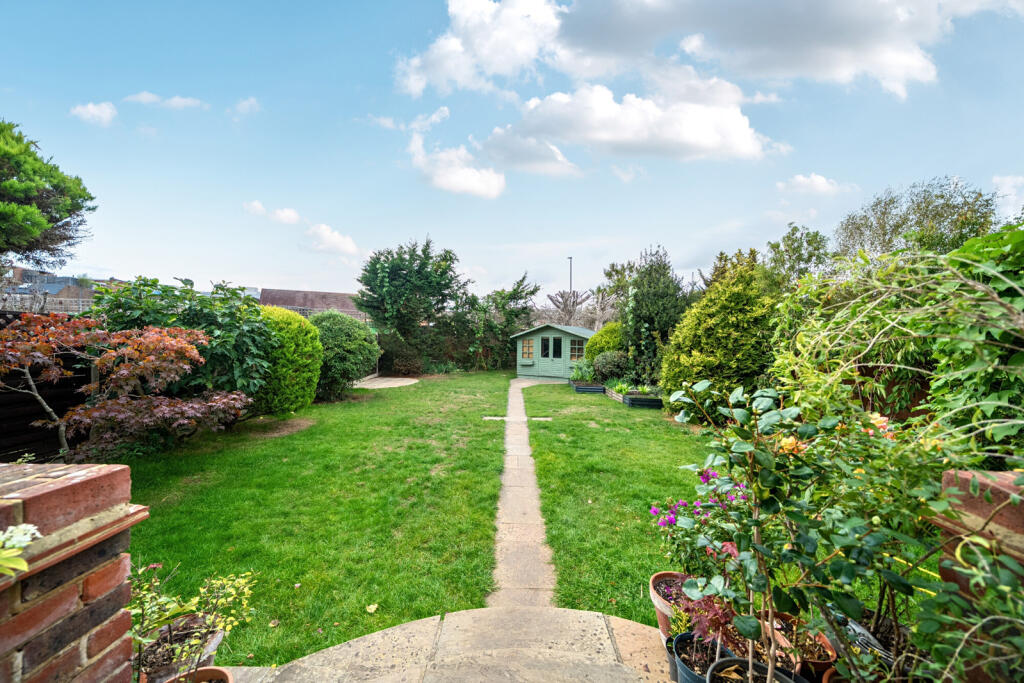 House in Orpington, Broom Hill, Goddington - View 3