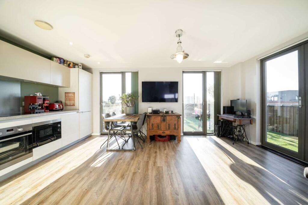Apartment in London - View 5