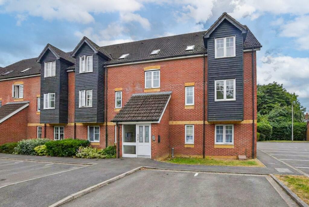 Main image of property: Harbury Court, Newbury, Berkshire, RG14