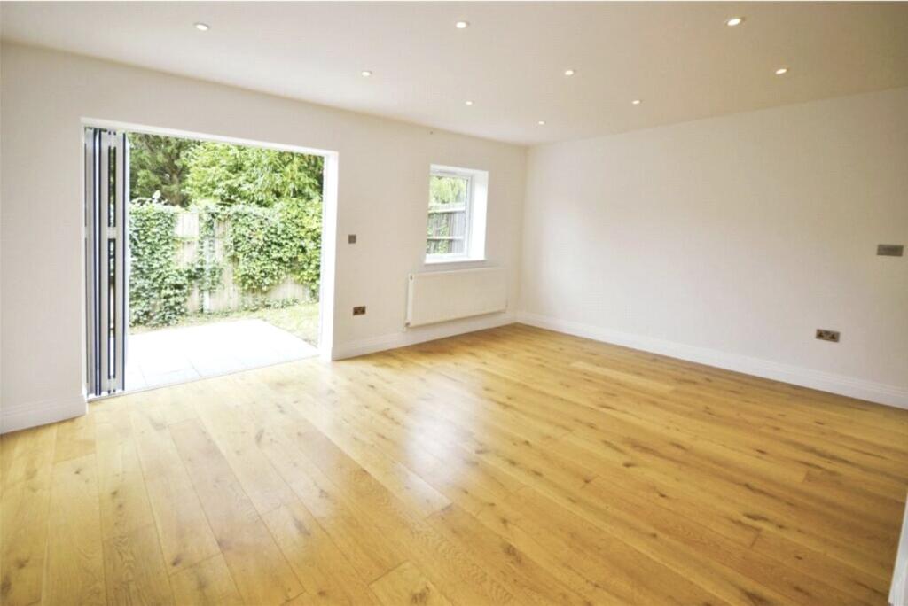 House in London - View 2