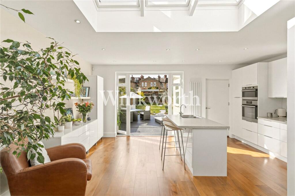 Main image of property: New River Crescent, London, N13