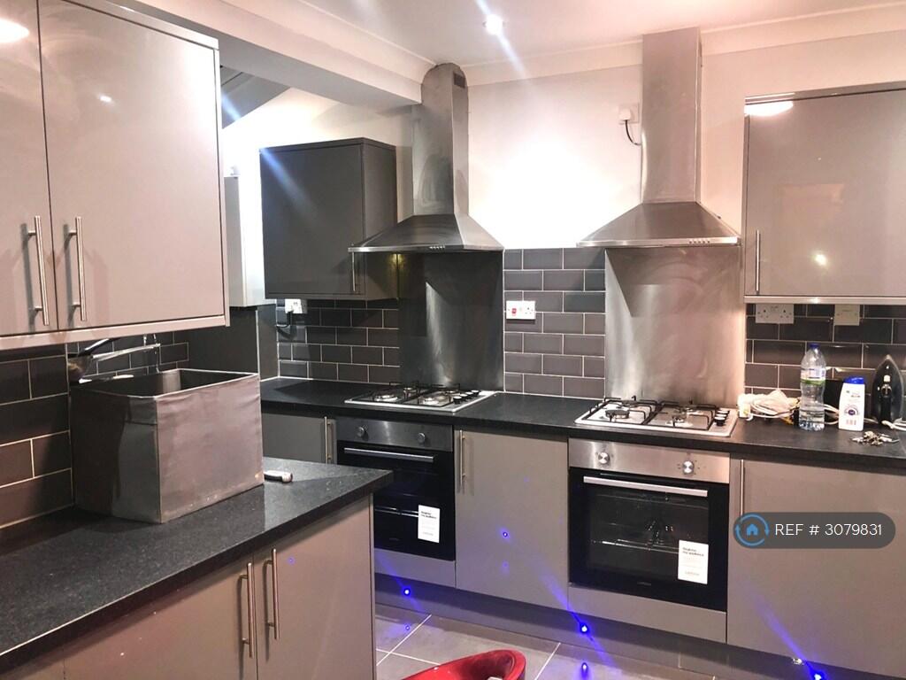 Main image of property: Junction Road, Reading, RG1