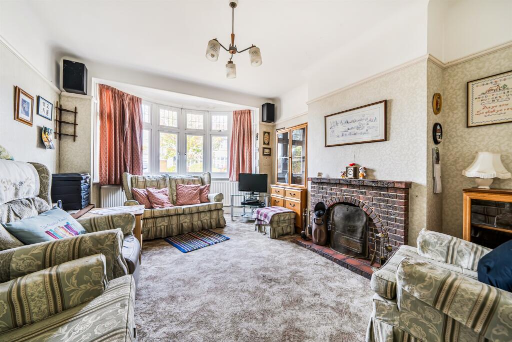 House in Enfield, Bush Hill Park, Edmonton - View 3