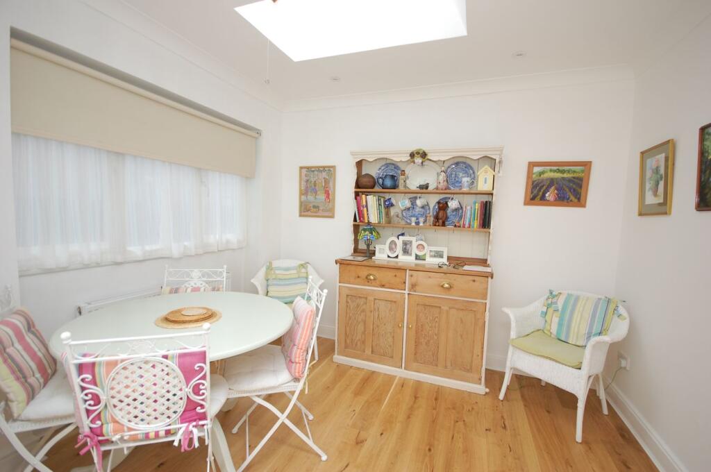 Grantley Court, Farnham, Surrey, GU9 photo 4