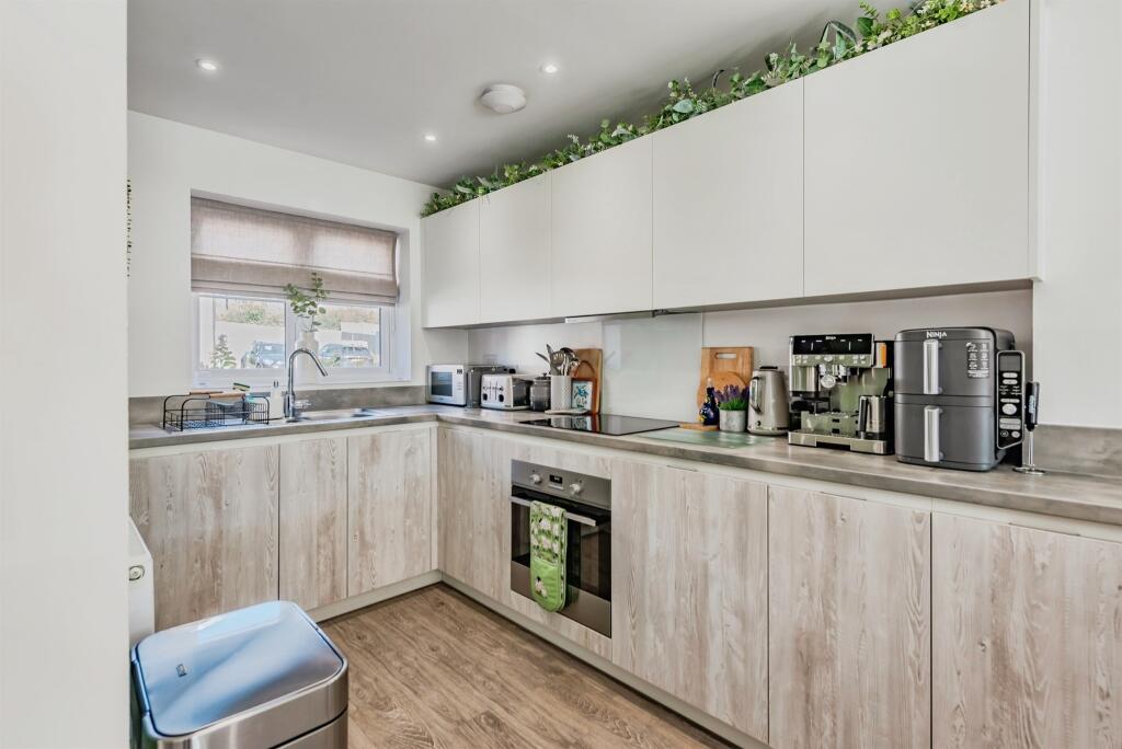 House in Haywards Heath, Ansty and Staplefield - View 5