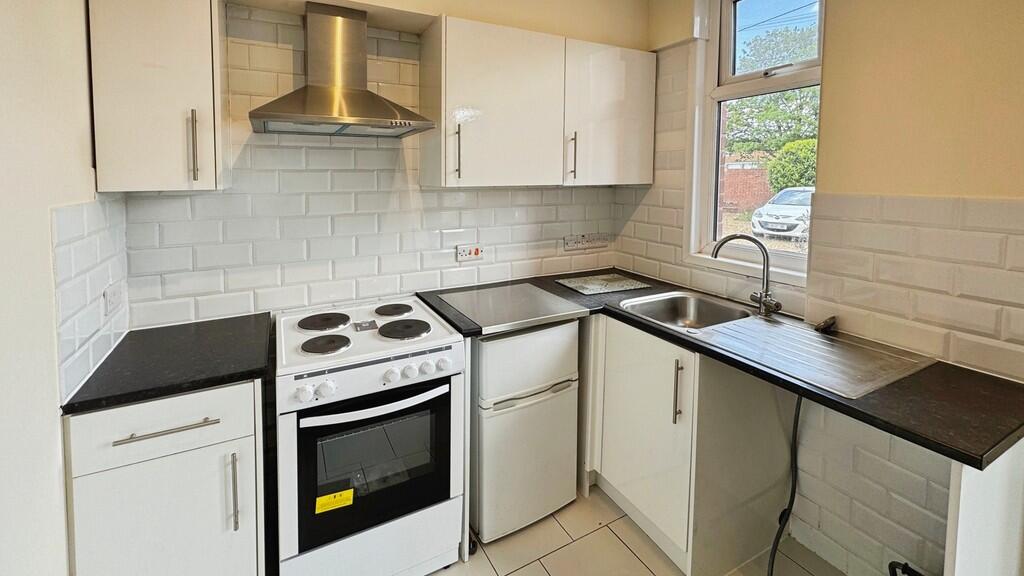 Apartment in 270 Frome Road, Trowbridge - View 3
