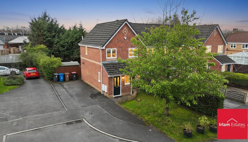3-bed terraced on Calamanco Way, Irlam, M44, £259,995