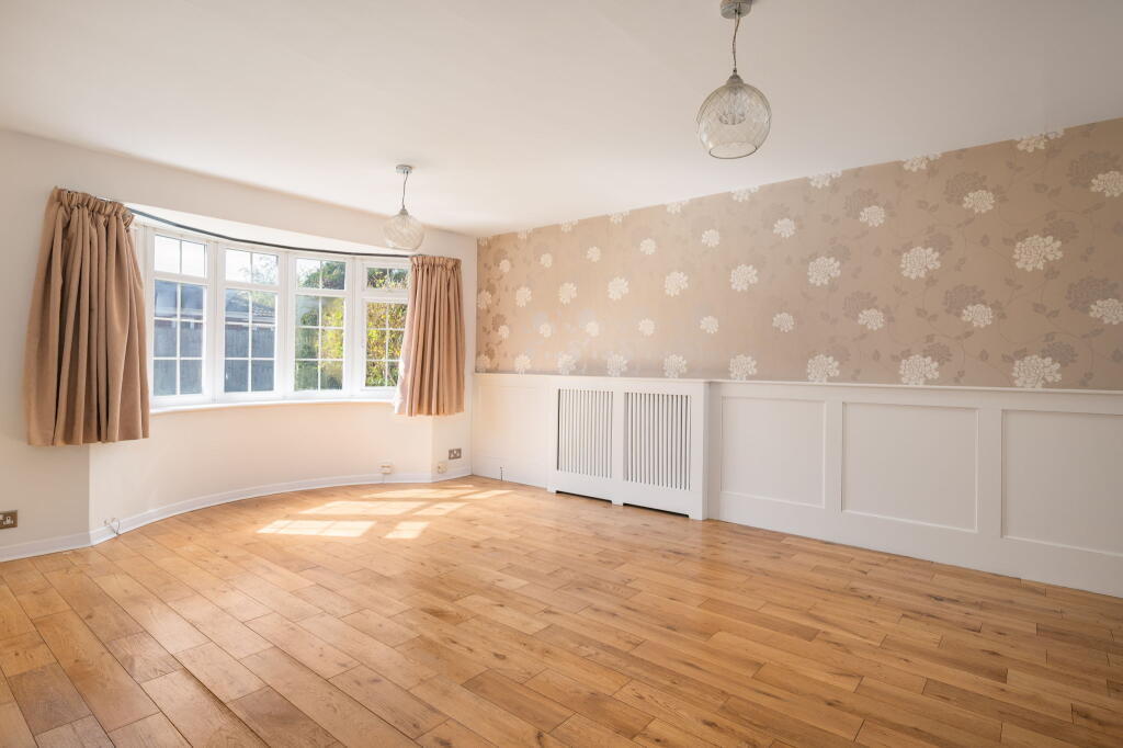 Meadow Close, Thatcham, RG19 photo 2