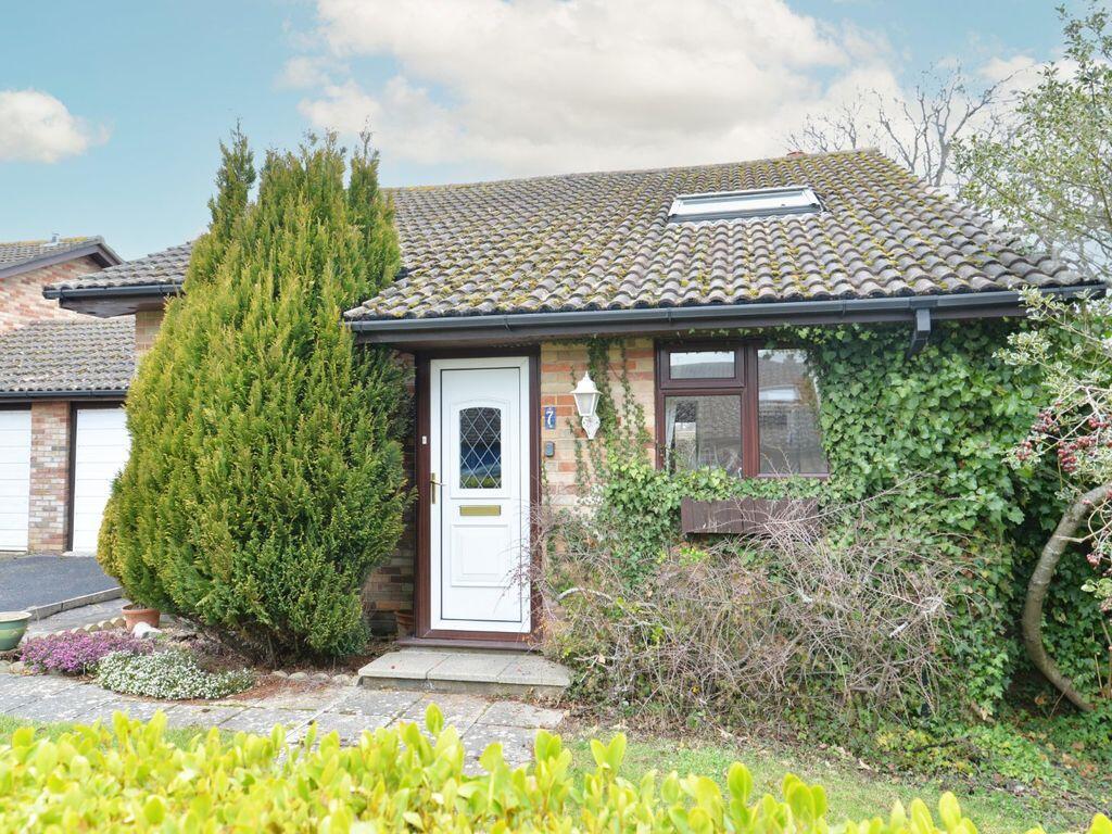 Main image of property: 7 Wentwood Gardens, New Milton, Hampshire BH25 6UF
