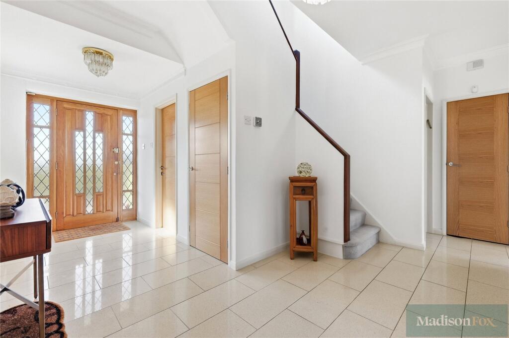 House in Epping Forest, Chigwell - View 2
