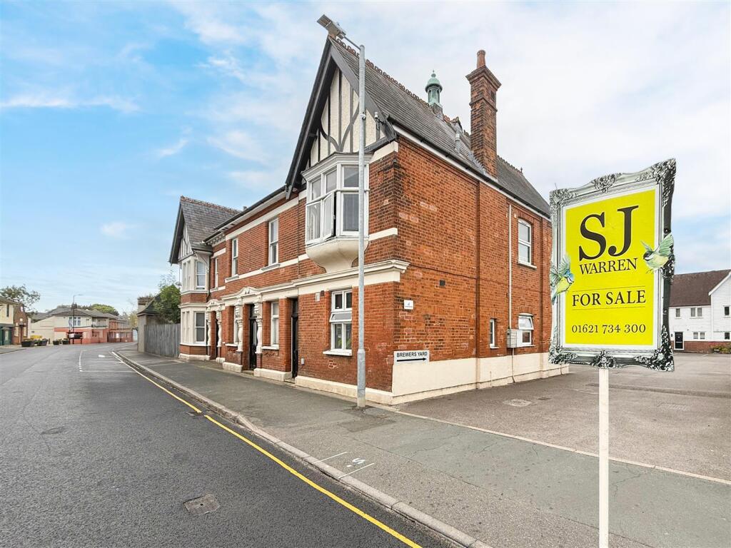 1-bed flat on Rose & Crown Mews, Southminster, £136,000