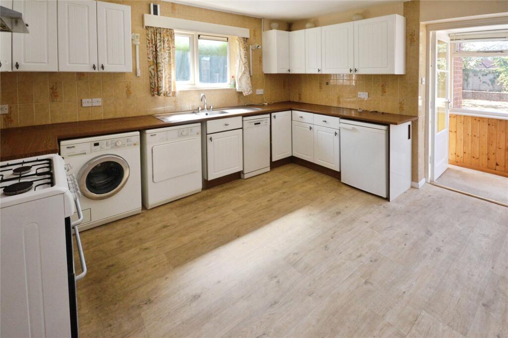 Heath Row, Bishop's Stortford, Hertfordshire, CM23 - View 5