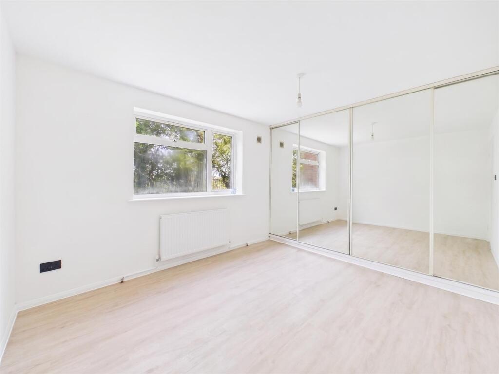 Apartment in Harrow - View 4