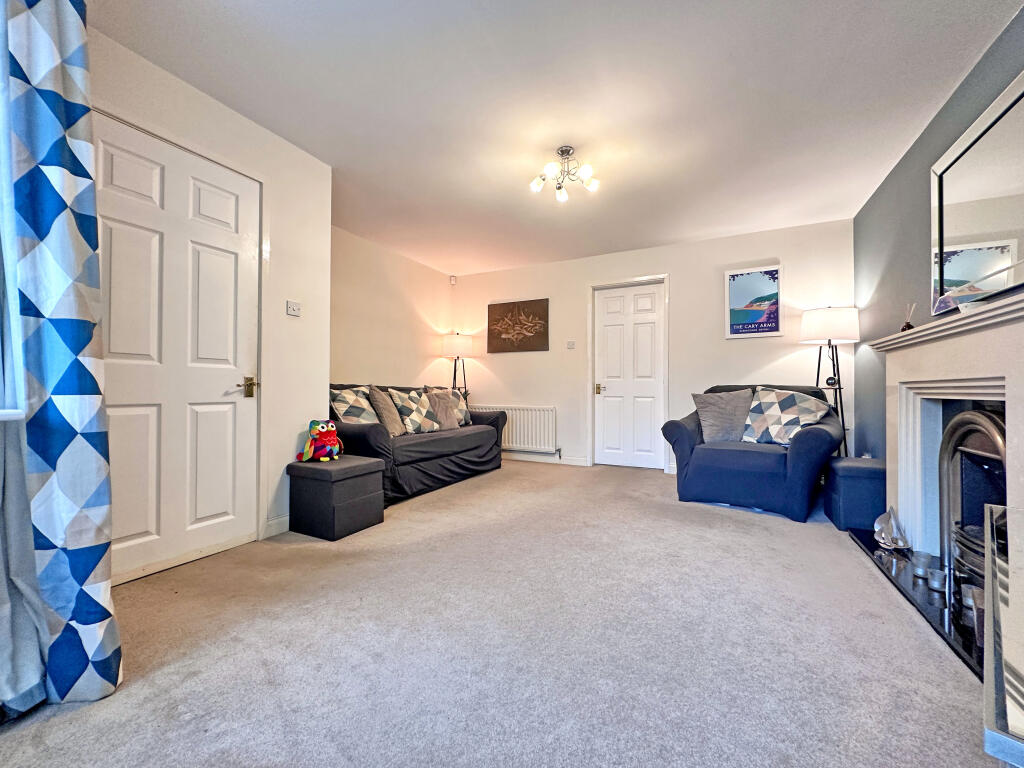 Russell Close, TIPTON, DY4 0HZ photo 4