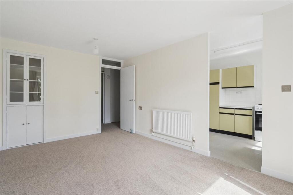 Apartment in Denham Green, Denham - View 4