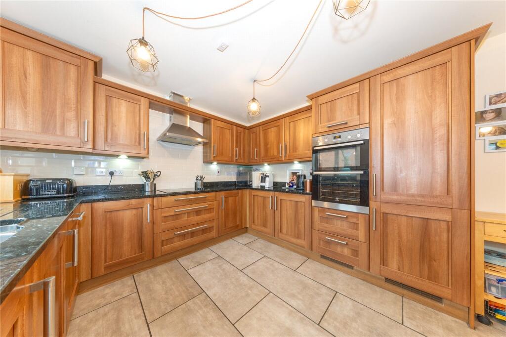 Herdwyck Close, Oakridge Park, Milton Keynes, Buckinghamshire, MK14 photo 2