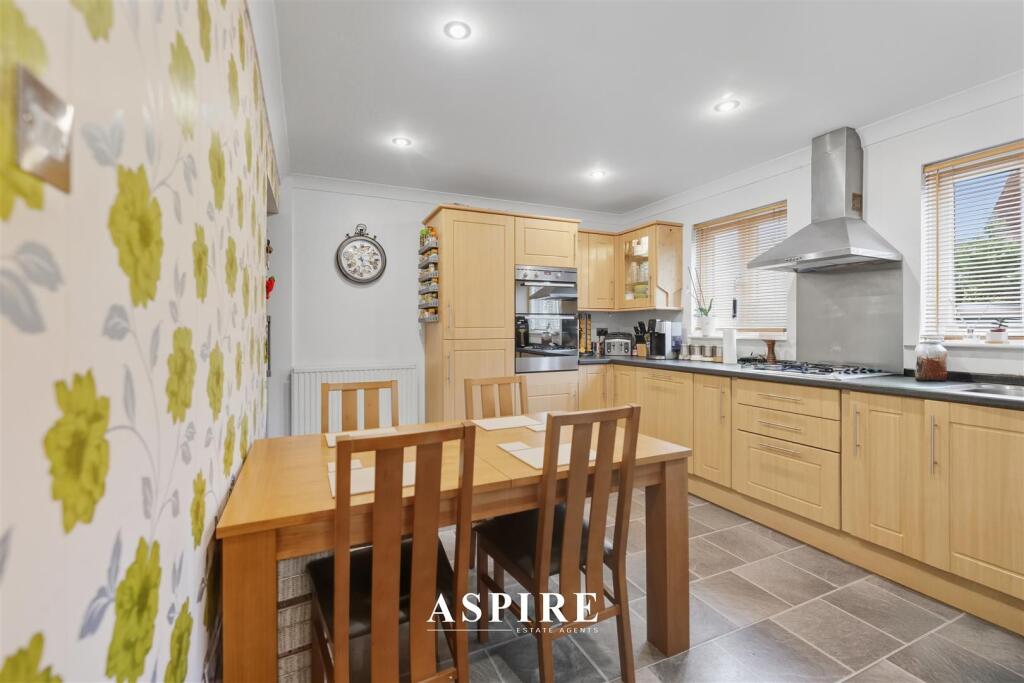 2 Stirling Place photo 3