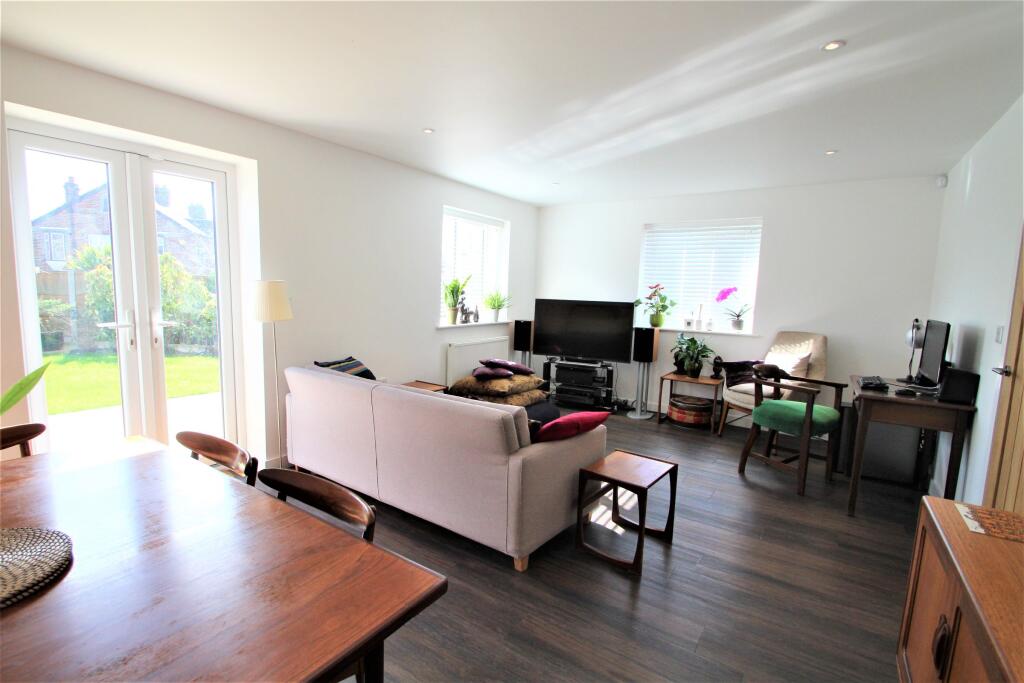 House in London, Highams Park - View 5