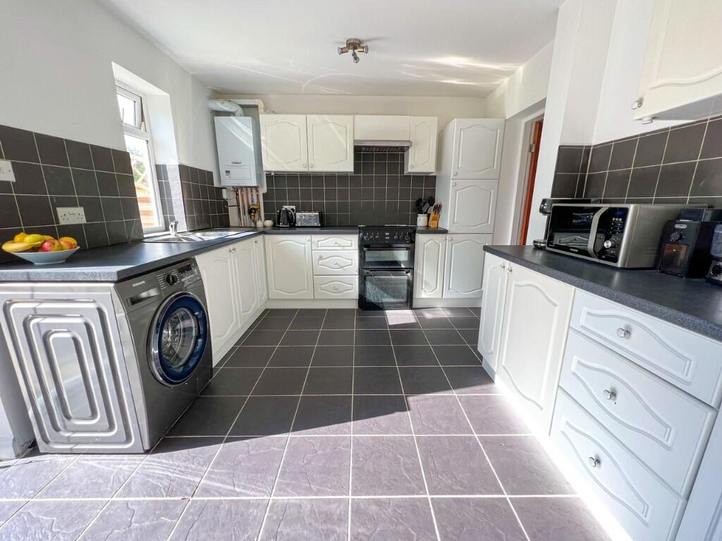 First Avenue, West Molesey, Surrey, KT8 photo 2